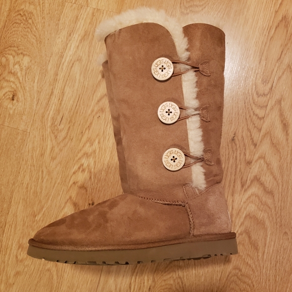 UGG Tall Bailey Triple Button Boots Size 7 Chestnut tan brown triplet buttons - Picture 3 of 8